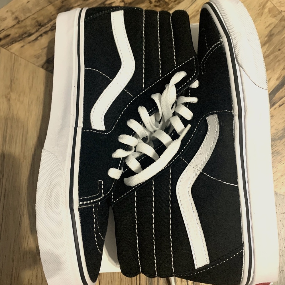 Vans Off the Wall Skate shoe. Never worn size 8 women’s.  No box.